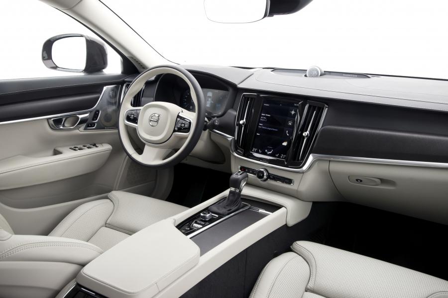 Интерьер Volvo V90 D5 Cross Country 2016 года  (WW) (фото 30 из 36)